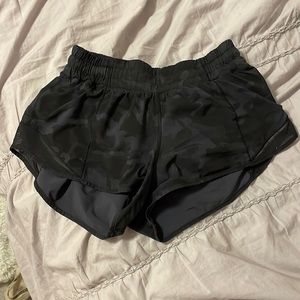 Lulu lemon hotty hot shorts size 4